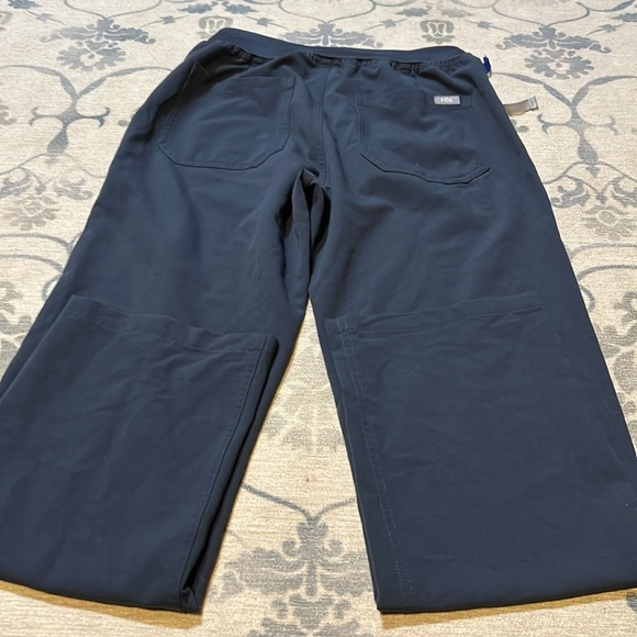 Figs  scrubs - Picture 6 of 6